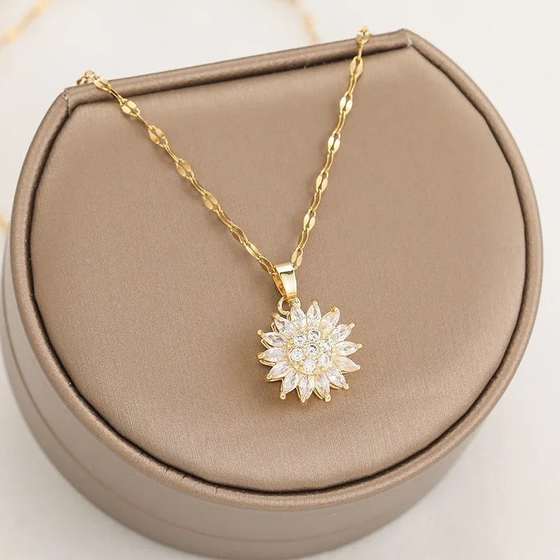 Viral Spinning Sunflower Rotating Necklace For Women (TRENDING NOW 🔥)